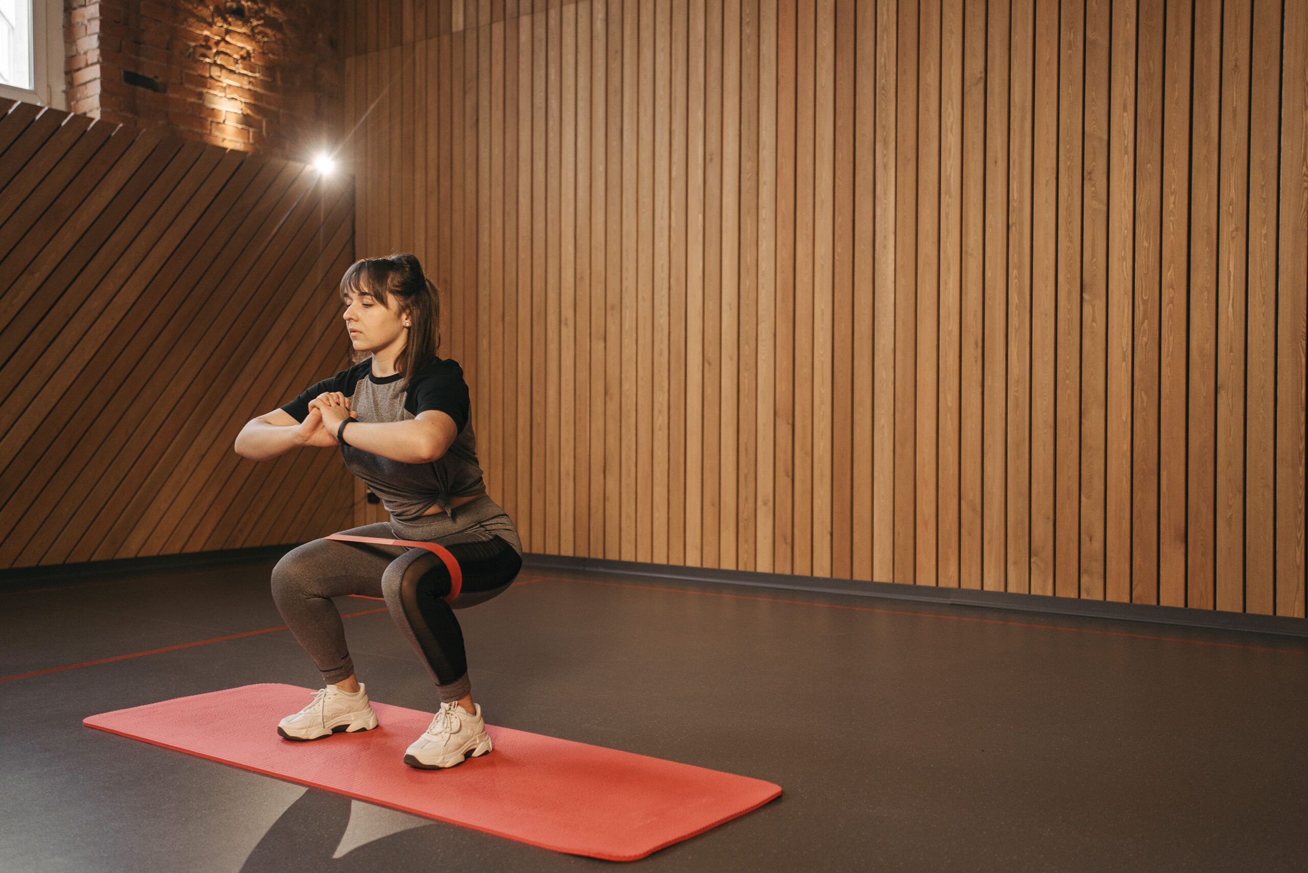 Is there a right way to do squats? If so, what it is?